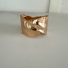 Cargar imagen en el visor de la galería, Pulsera Lucia Dorada