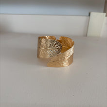 Cargar imagen en el visor de la galería, Pulsera Hoja Dorada