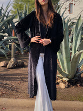 Cargar imagen en el visor de la galería, Kimono Velvet Negro