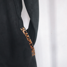 Cargar imagen en el visor de la galería, Abrigo Gamuza Print