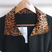 Cargar imagen en el visor de la galería, Abrigo Gamuza Print