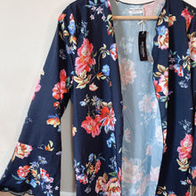 Cargar imagen en el visor de la galería, Tapado Flores Azul