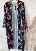 Cargar imagen en el visor de la galería, Tapado Flores Azul