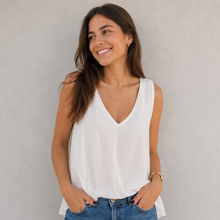 Cargar imagen en el visor de la galería, Blusa Amalia Blanca
