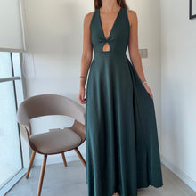 Cargar imagen en el visor de la galería, Vestido Belen Verde Esmeralda

