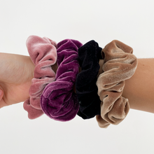 Cargar imagen en el visor de la galería, Scrunchies / Colets

